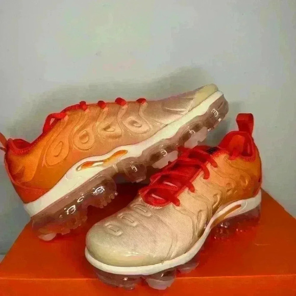 Nike Air Vapormax Plus Sneaker Shoes Guava Ice Rush Orange DQ8588-800 - Picture 3 of 6
